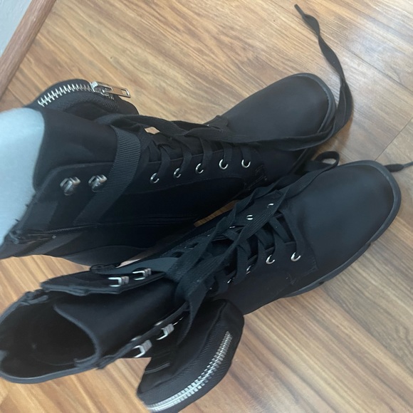 New Steve Madden - Picture 2 of 9